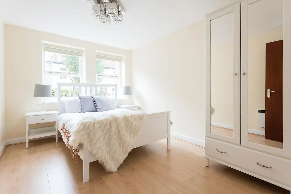 Stratford Saffron Apartment